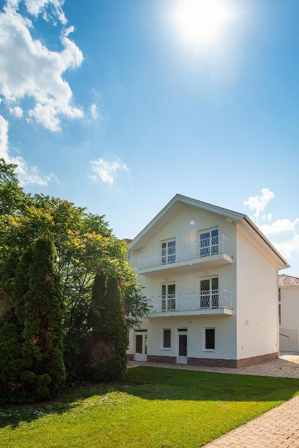 Aranyszarvas Panzio, Etterem Es Grillterasz Apartment Exterior photo